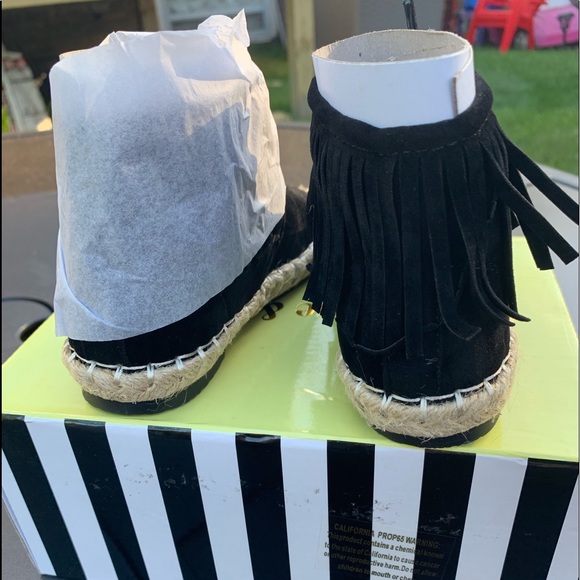 NWT Chase and Chloe Black Miko Chukka Bootie - Picture 3 of 4